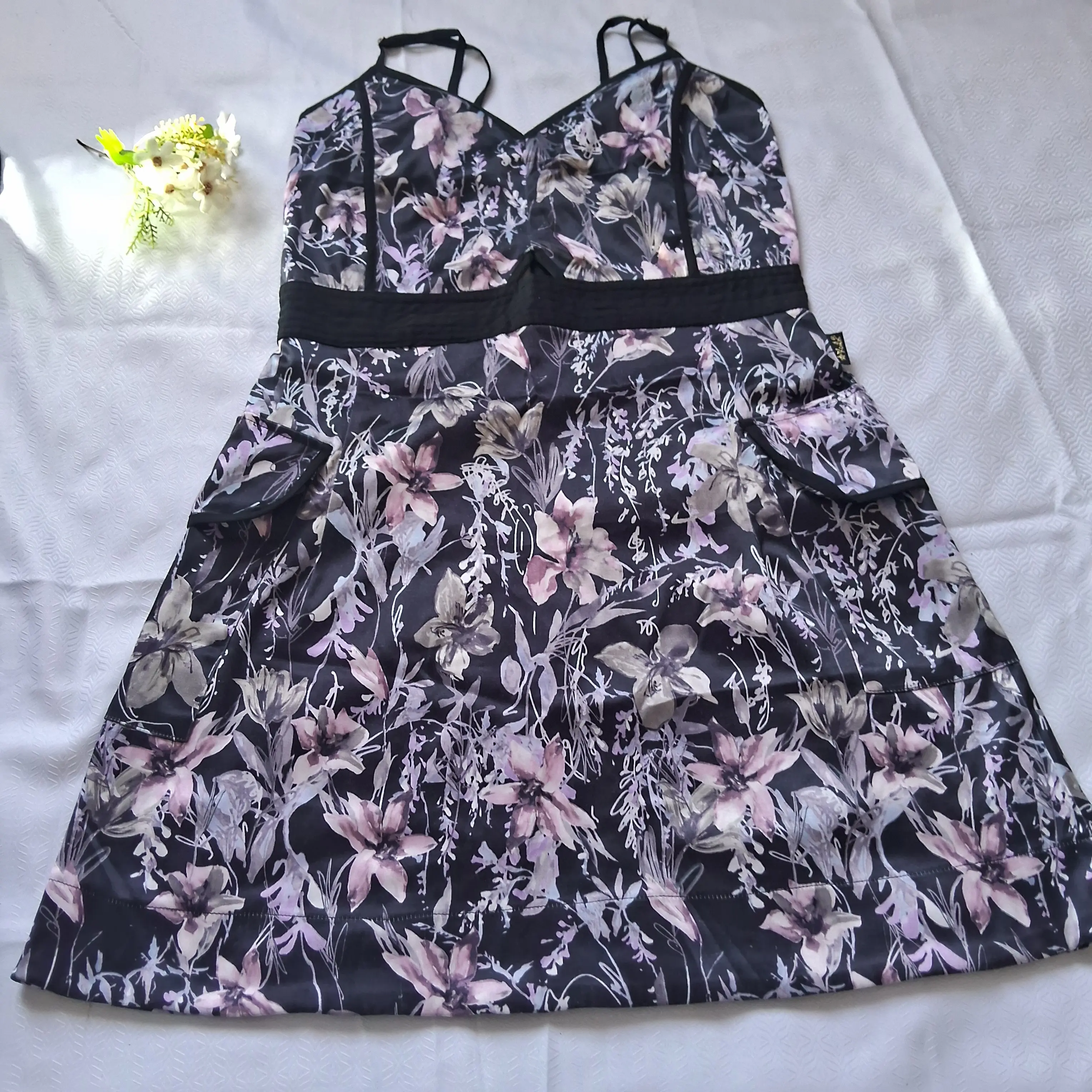 Vestido Florido Lilás com alcinha frontal