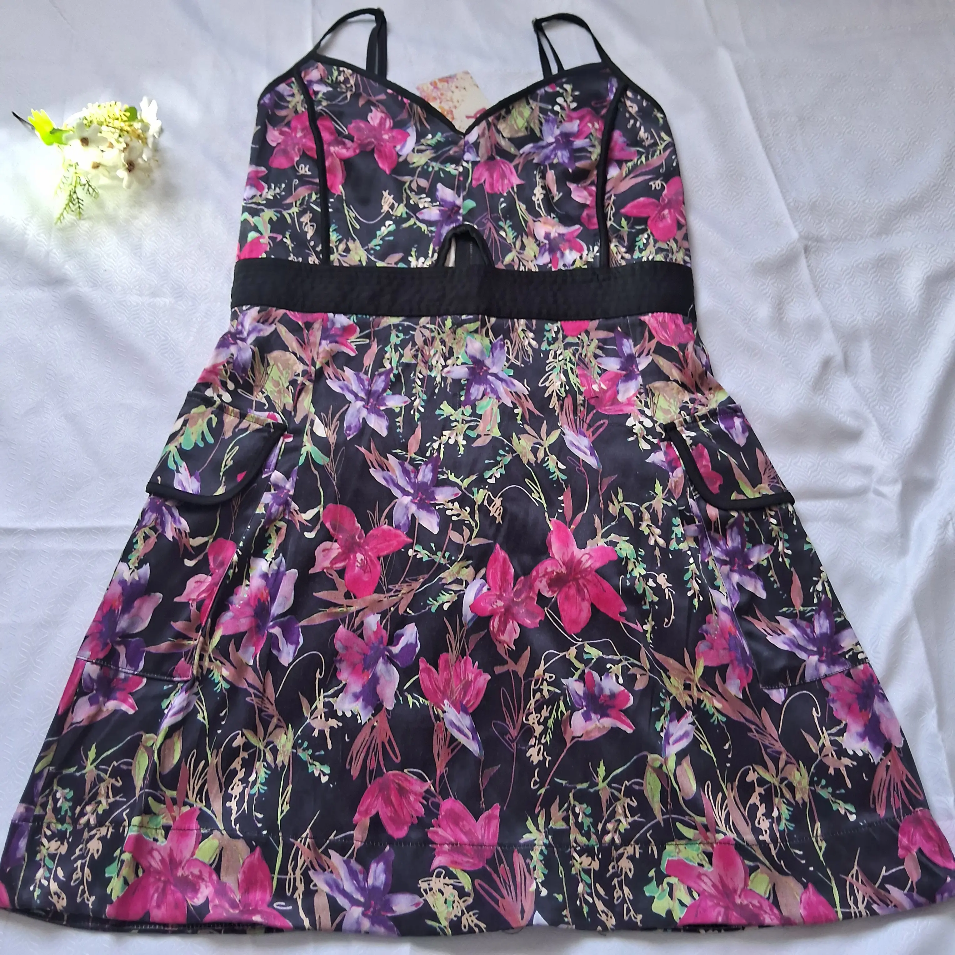 Vestido Florido rosa com alcinha frontal