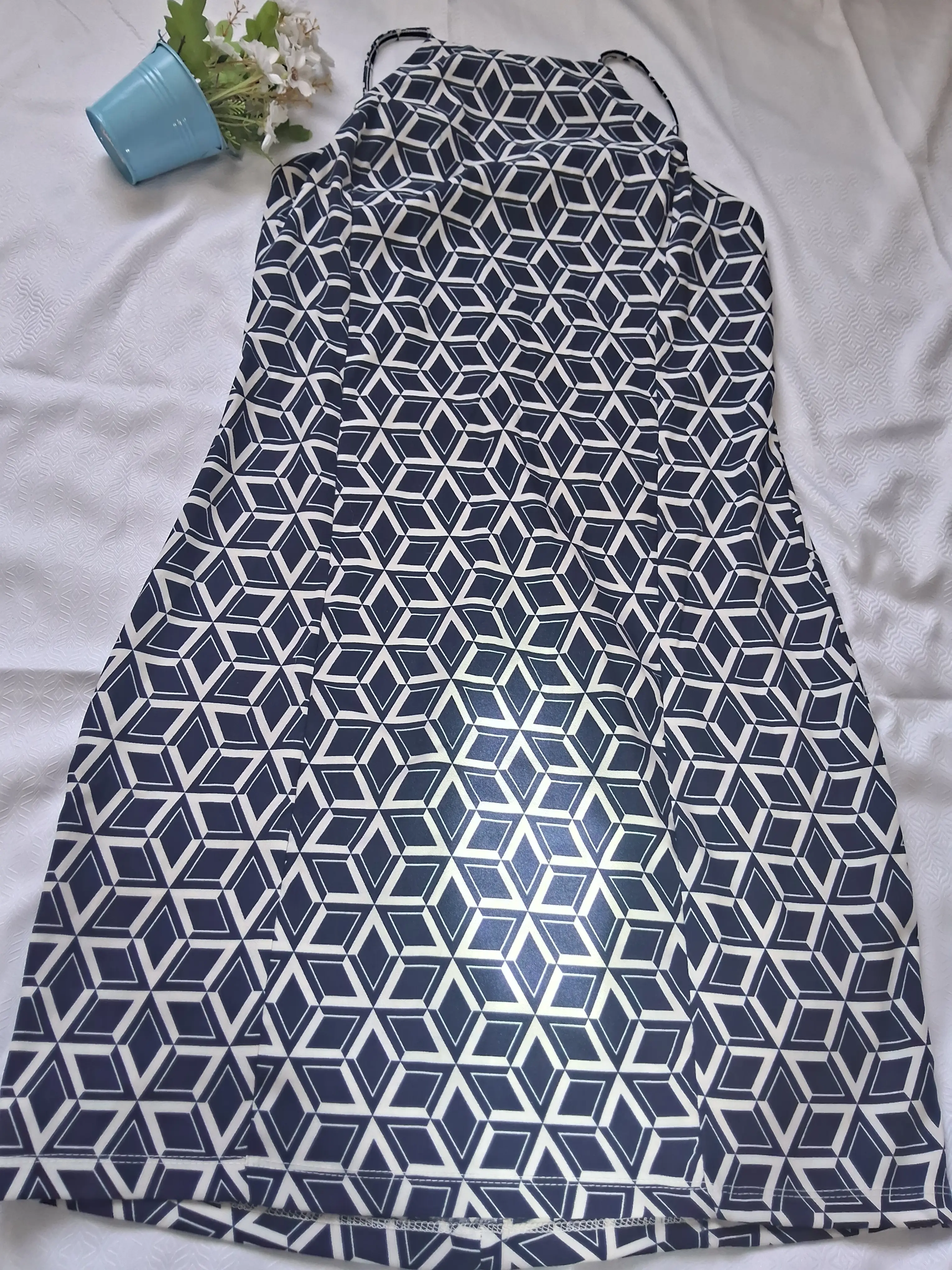 Vestido estampa geométrica azul frontal class=