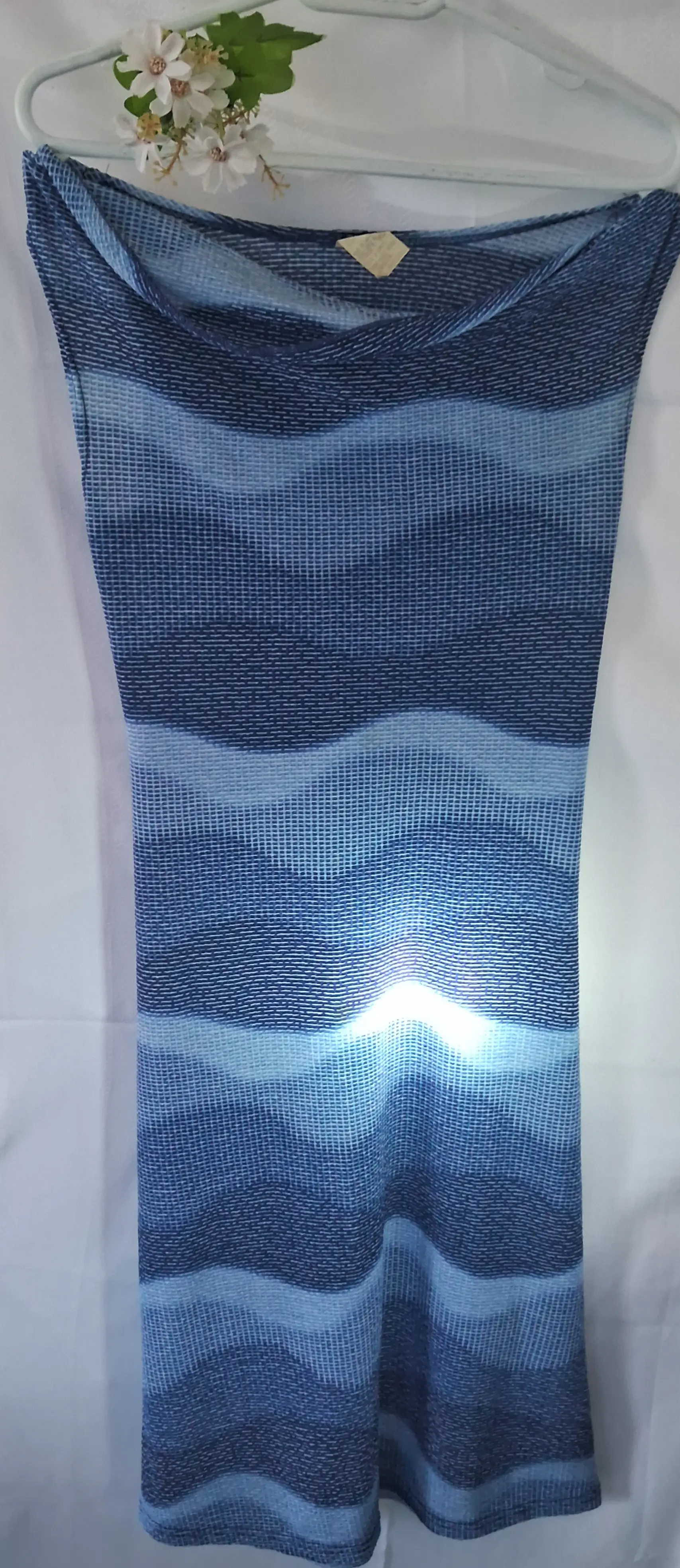 Vestido Azul com Estampa Ondulada