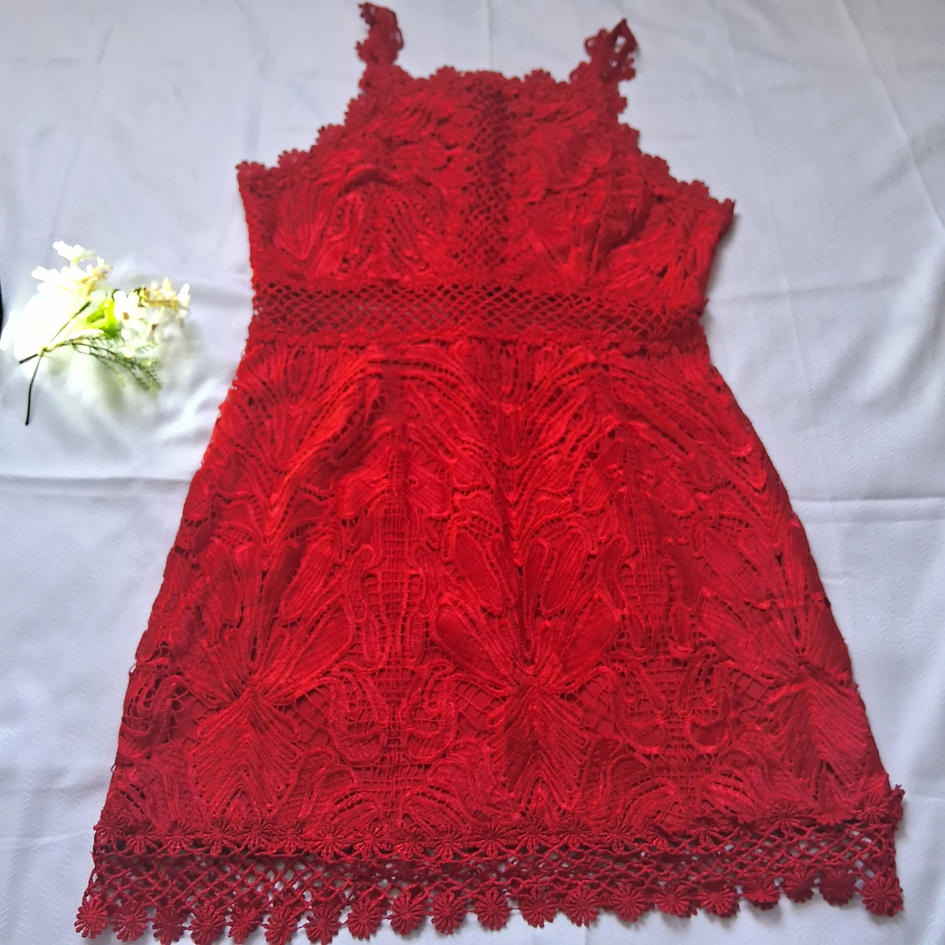 Vestido vermelho de croché vermelho frontal