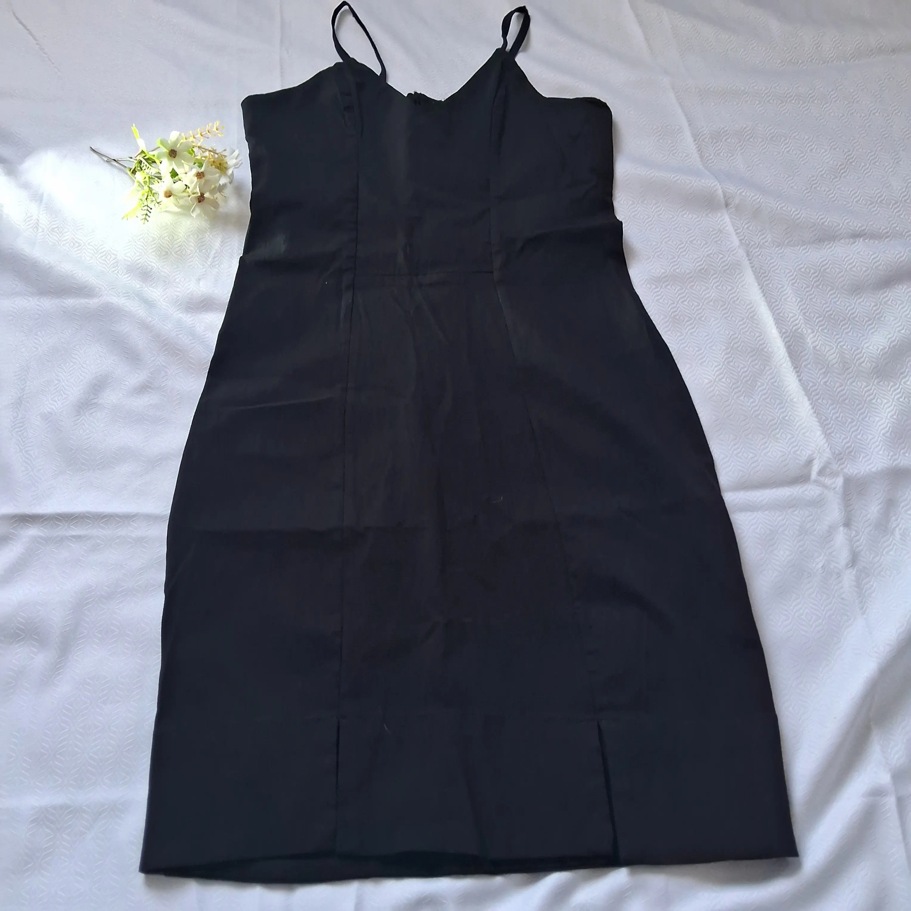 vestido-preto-liso-frontal